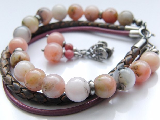 Set- Armband en Oorbellen met Edelstenen "Roze Opaal in Leder"