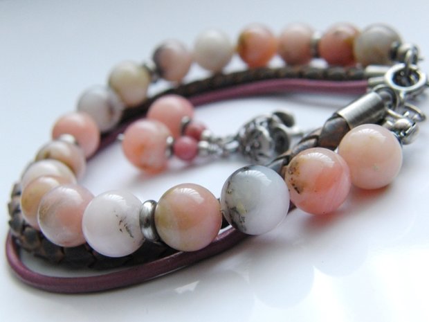 Set- Armband en Oorbellen met Edelstenen "Roze Opaal in Leder"