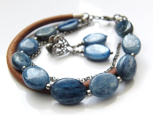 Edelstenen Armband "Kyaniet in Leder"