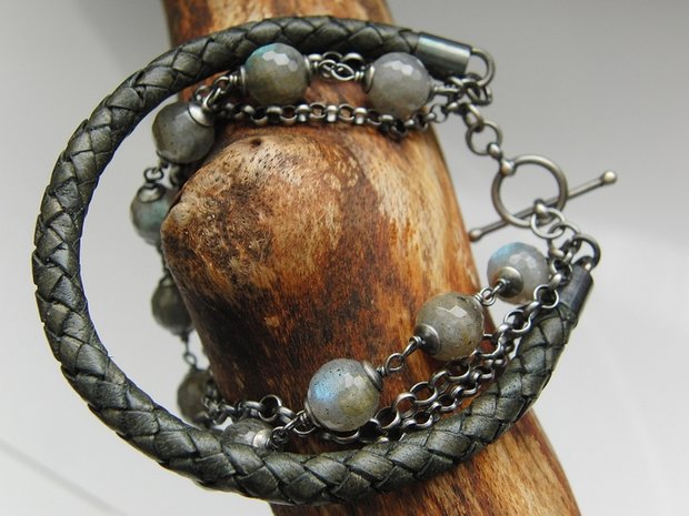 Zilveren Armband met Edelstenen "Labradoriet in Leder"