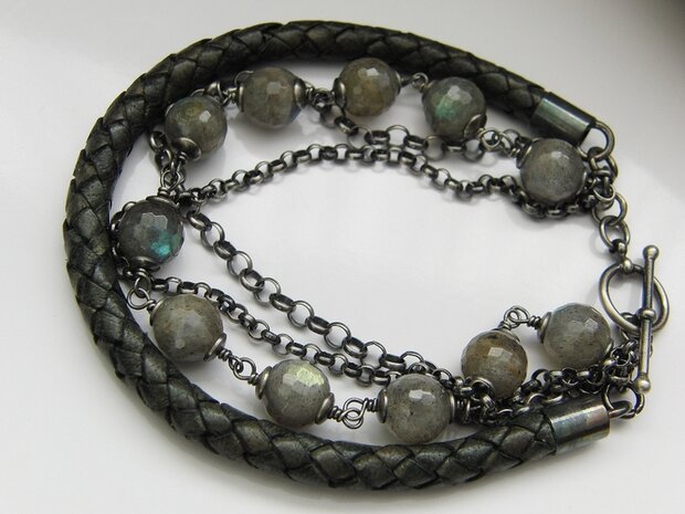 Zilveren Armband met Edelstenen "Labradoriet in Leder"