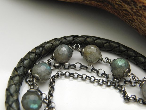 Zilveren Armband met Edelstenen "Labradoriet in Leder"