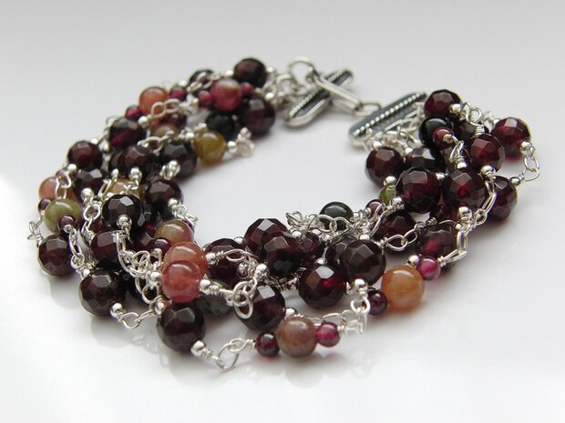 Handgemaakte Zilveren Armband met Granaat en Toermalijn "Seven Chains"