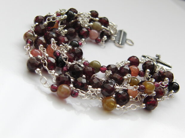 Handgemaakte Zilveren Armband met Granaat en Toermalijn "Seven Chains"