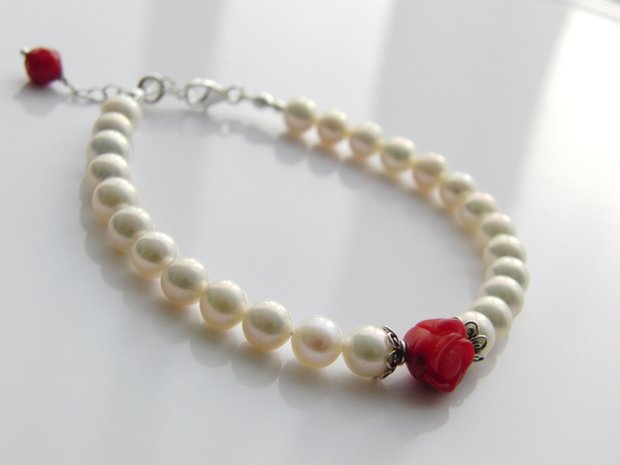 Zilveren Zoetwaterparel Armband met Koraal "Roosje"