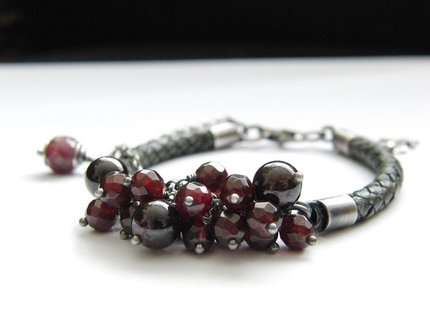 Edelstenen Armband met Granaat en Leer