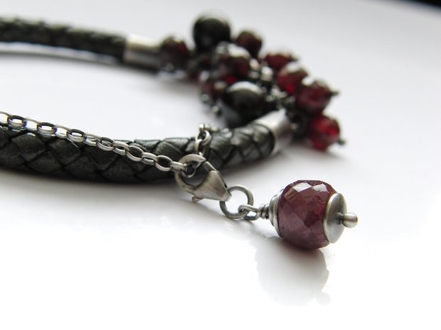 Edelstenen Armband met Granaat en Leer