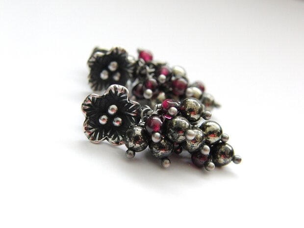 Sterling Zilveren Bali Oorstekers met Pyriet en Granaat