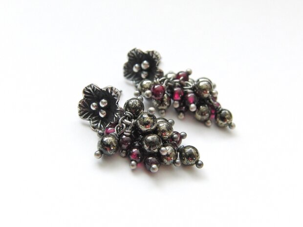 Sterling Zilveren Bali Oorstekers met Pyriet en Granaat