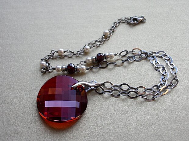 Zilveren Ketting met Swarovski Twist Red Magma