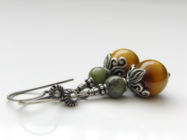 Edelstenen Oorbellen met Tijgeroog en Nefriet