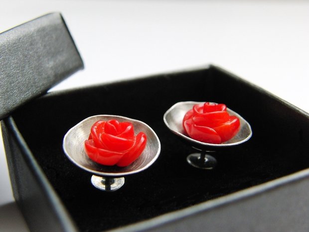 Handgemaakte Oorstekers met Koraalroosjes