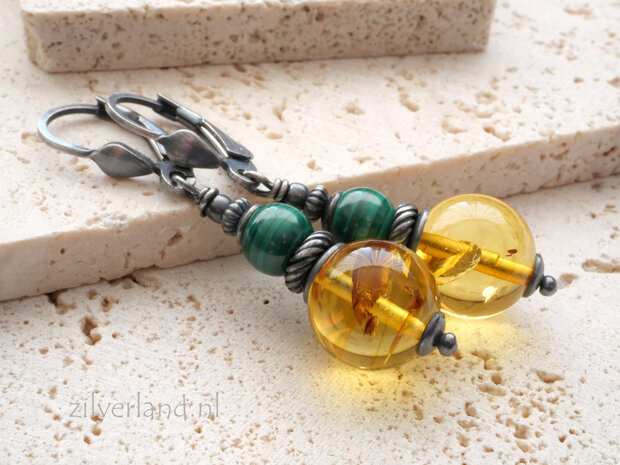 Handgemaakte Barnsteen Oorbellen met Malachiet in 925 Zilver