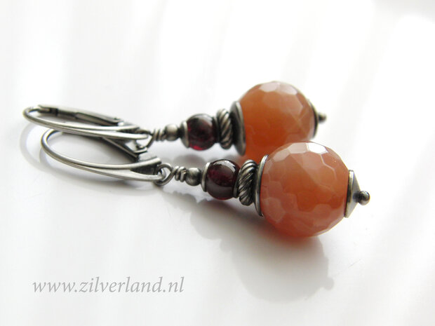 Handgemaakte Zilveren Oorbellen met Zonnesteen en Granaat