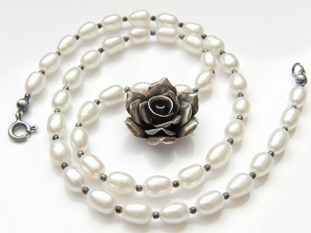 Sterling Zilveren Ketting met Zoetwaterparels "Roos"