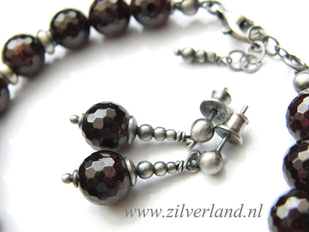 Zilveren Oorstekers met Granaat