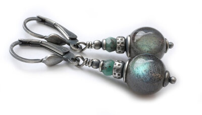 Hoe maak je edelstenen oorbellen met materialen uit onze webshop?