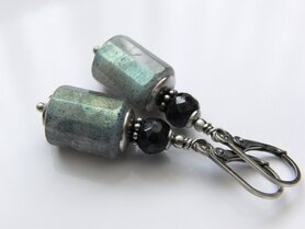 Zilveren Oorbellen met Labradoriet en Saffier 	