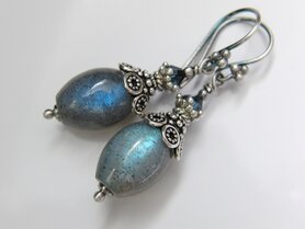 Zilveren Oorbellen met Halfedelstenen "Labradoriet in Bali"