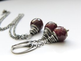 Sieraden Set- Oorbellen en Ketting met Robijn