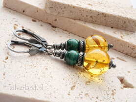 Handgemaakte Barnsteen Oorbellen met Malachiet in 925 Zilver
